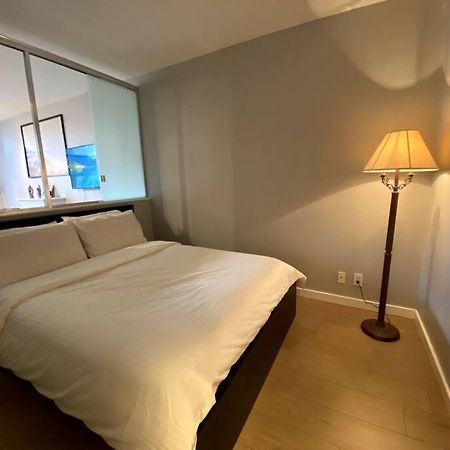 Entire Condo In Heart Of Downtown Vancouver Zewnętrze zdjęcie