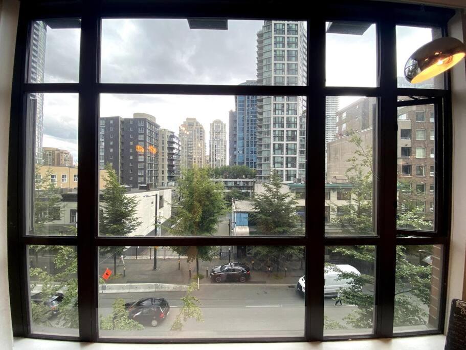 Entire Condo In Heart Of Downtown Vancouver Zewnętrze zdjęcie