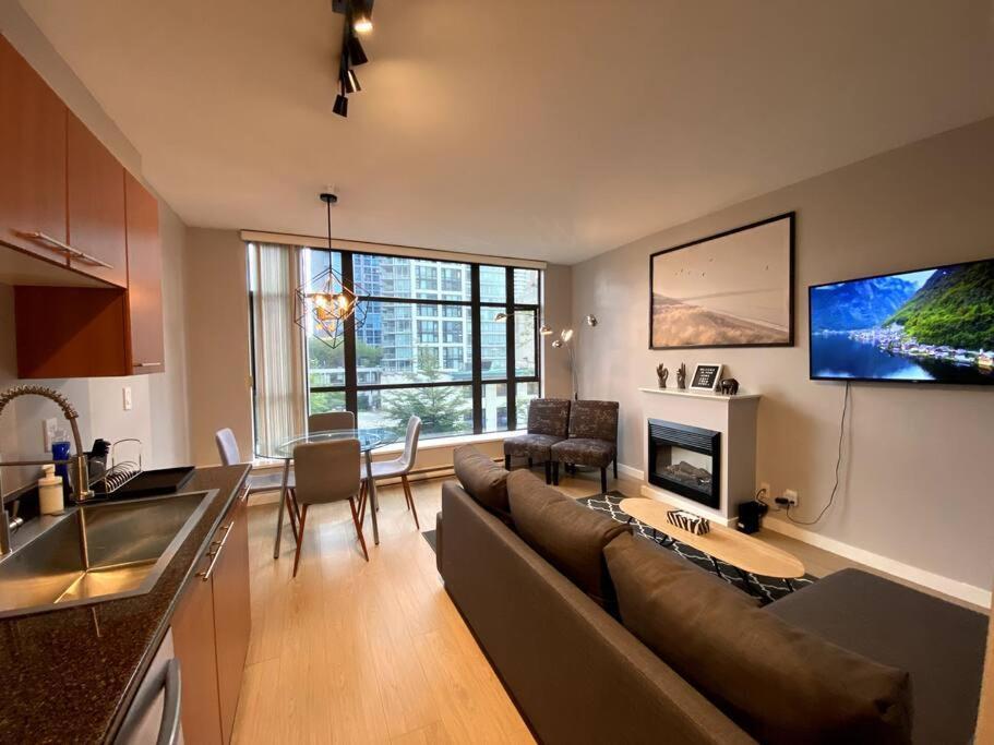 Entire Condo In Heart Of Downtown Vancouver Zewnętrze zdjęcie