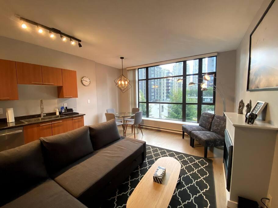 Entire Condo In Heart Of Downtown Vancouver Zewnętrze zdjęcie