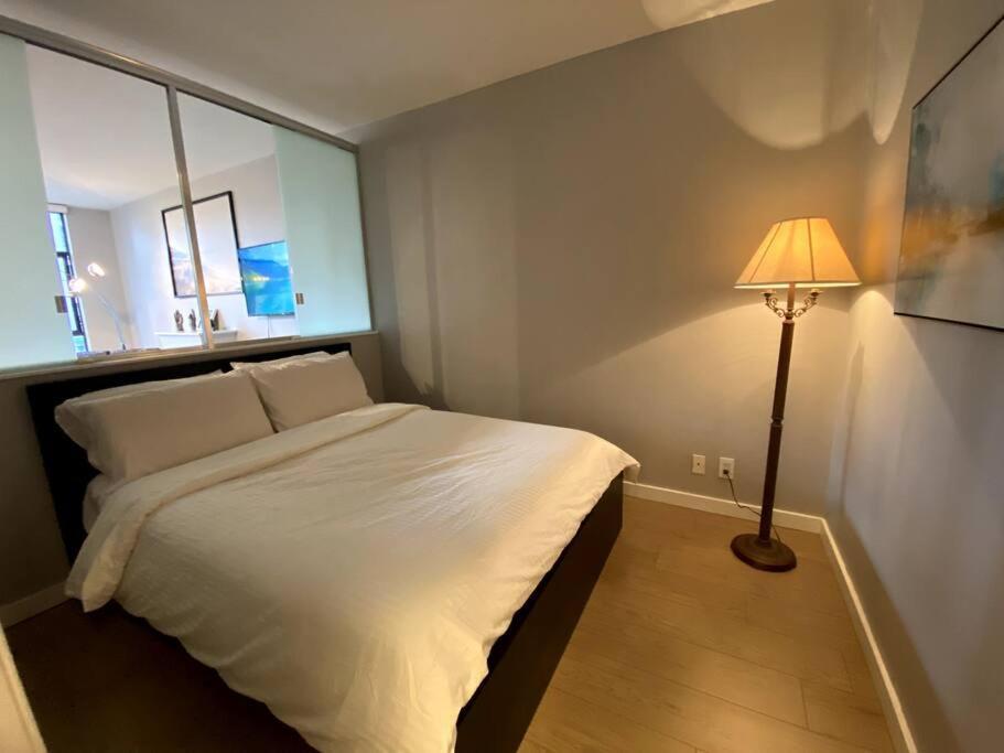 Entire Condo In Heart Of Downtown Vancouver Zewnętrze zdjęcie